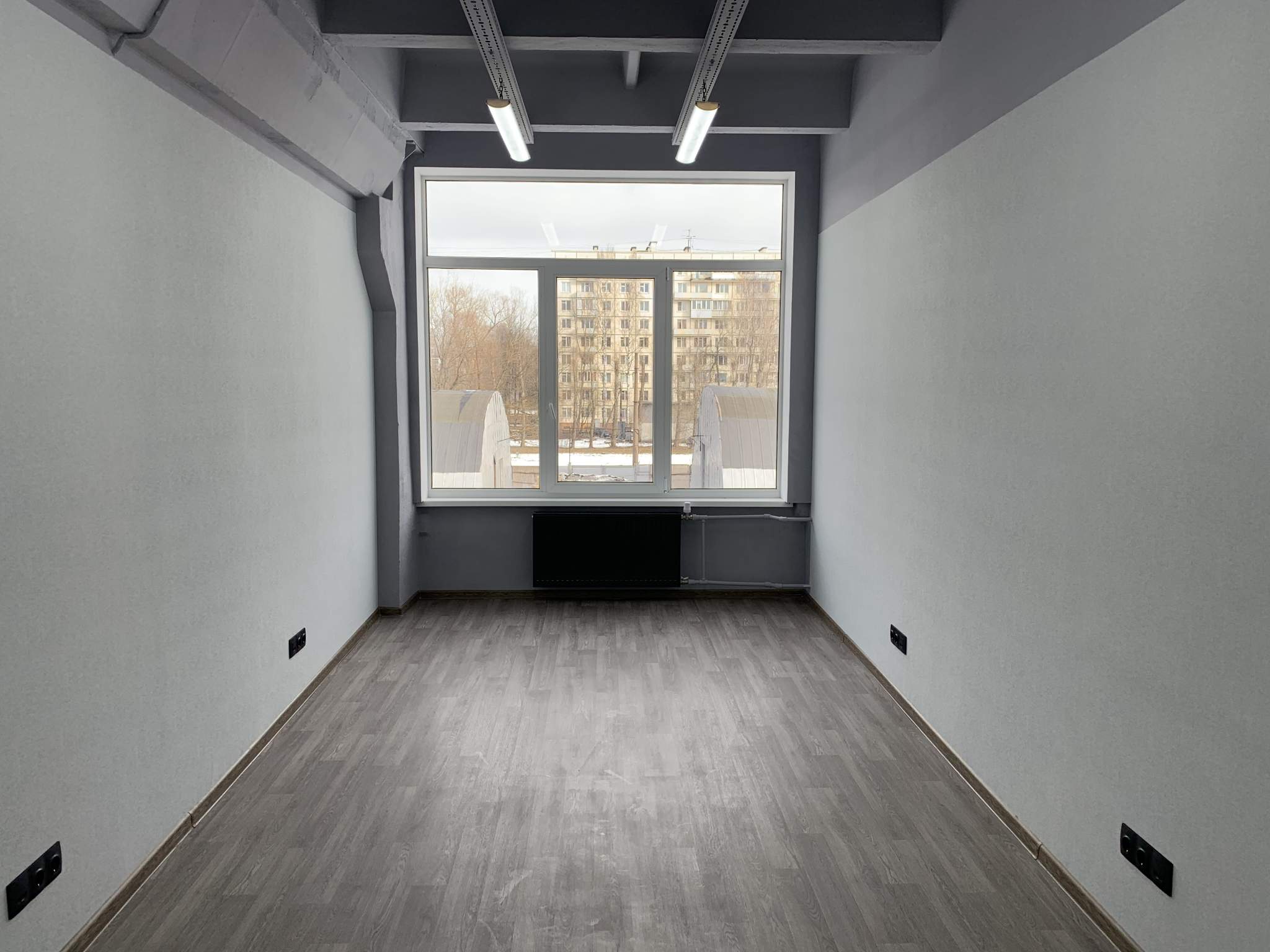 Аренда помещения в года наличие. Офис без мебели. Помещение 15 м2. Помещение 15 кв метров. Пустое помещение под офис.