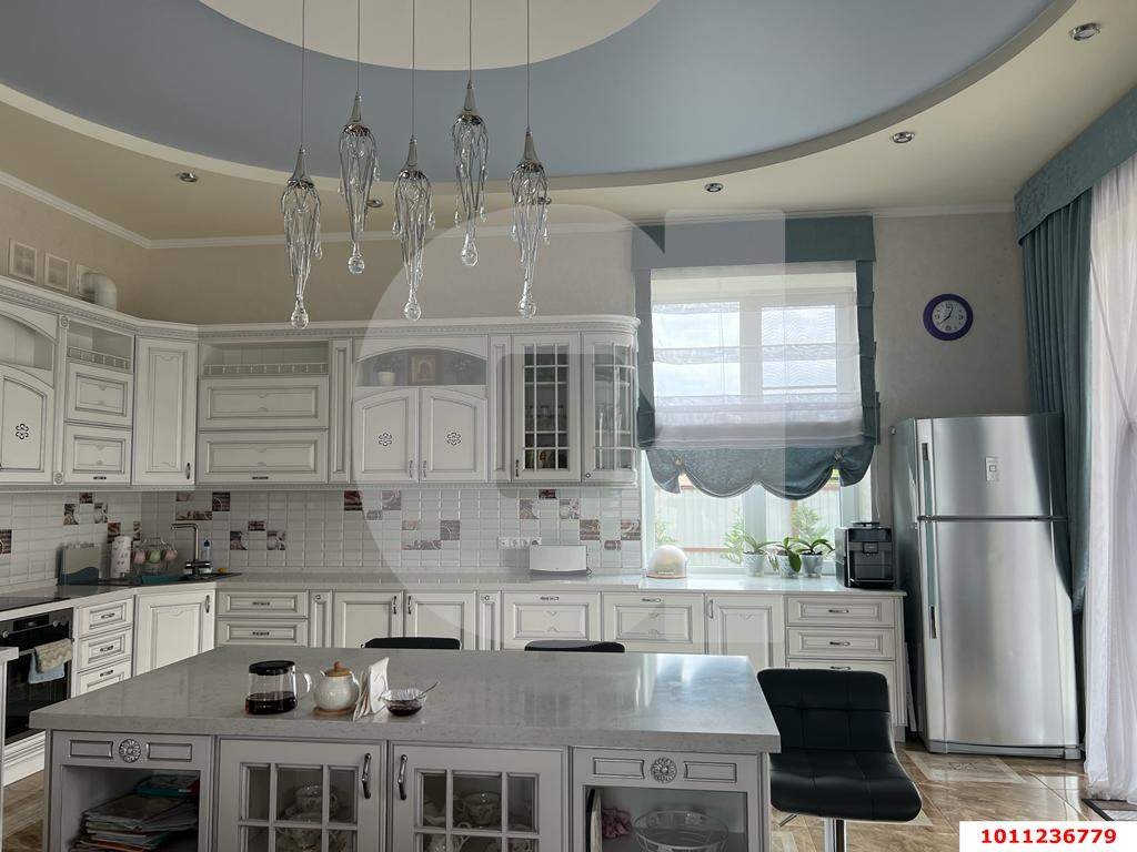 Продажа дома, 300м <sup>2</sup>, 10 сот., Краснодар, Баварская улица,  д.57