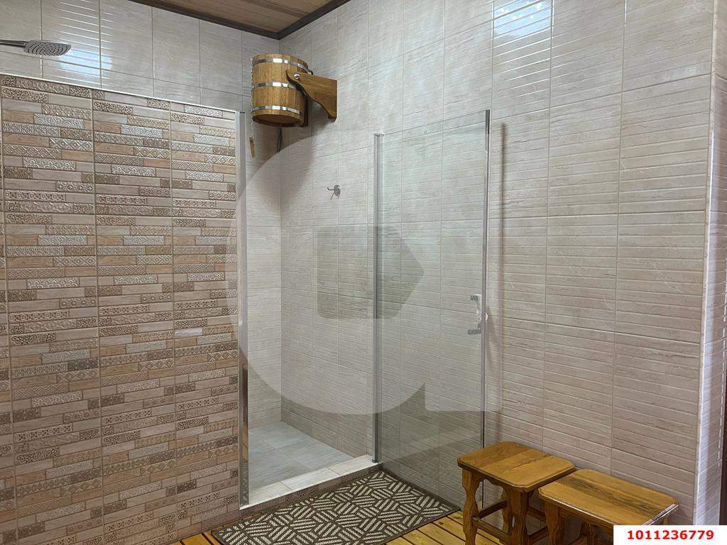 Продажа дома, 300м <sup>2</sup>, 10 сот., Краснодар, Баварская улица,  д.57