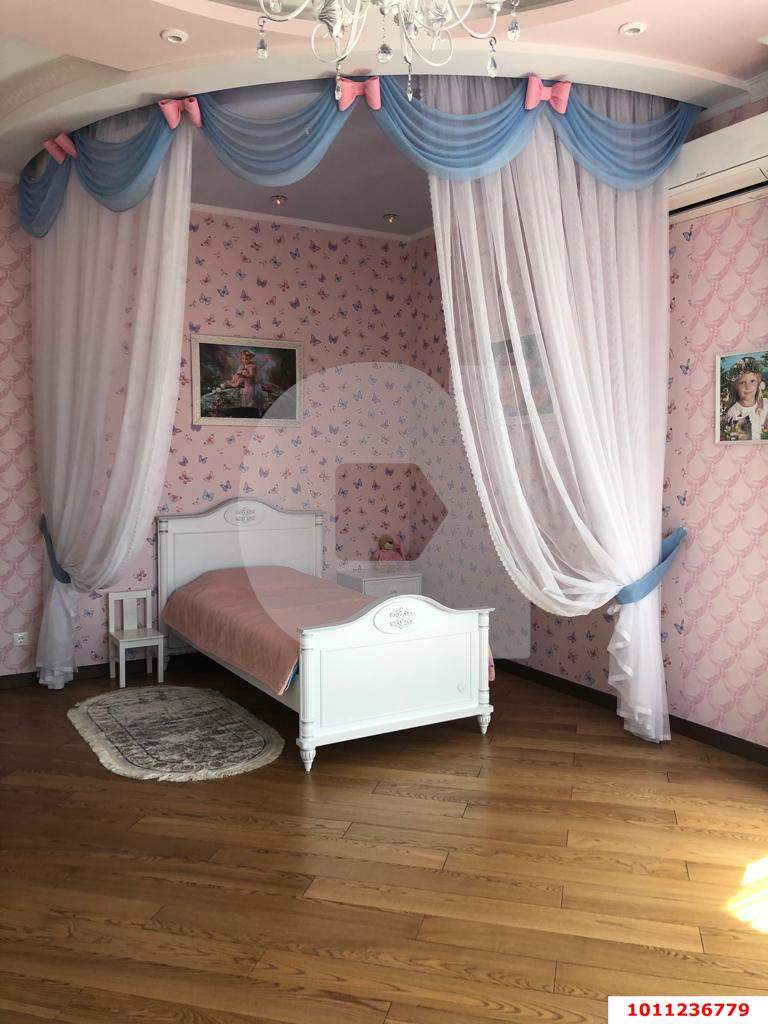 Продажа дома, 300м <sup>2</sup>, 10 сот., Краснодар, Баварская улица,  д.57